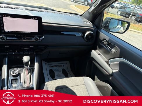 Used 2024 Chevrolet Colorado Z71 w/ Advanced Trailering Package AWD/4WD image 32