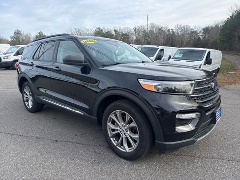 Certified 2022 Ford Explorer XLT w/ Equipment Group 202A image 28