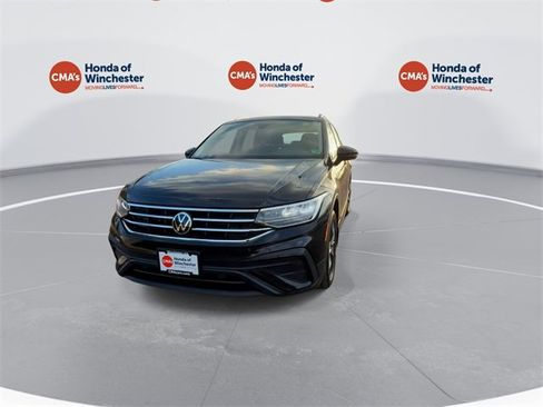 Used 2023 Volkswagen Tiguan SE image 4