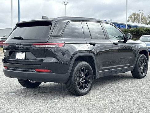 Used 2024 Jeep Grand Cherokee Altitude image 25