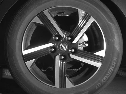 Used 2025 Nissan Sentra SV FWD image 14