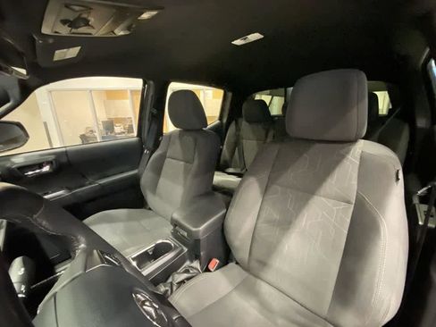 Used 2018 Toyota Tacoma TRD Off-Road image 14