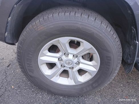 Used 2017 Toyota 4Runner TRD Off-Road Premium image 25