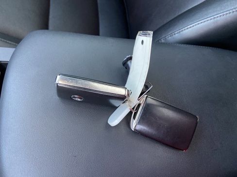 Used 2021 MAZDA MAZDA3 Hatchback w/Premium Plus Pkg image 42