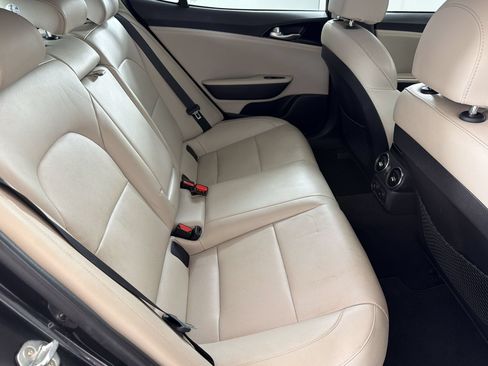 Used 2019 Kia Stinger RWD image 30