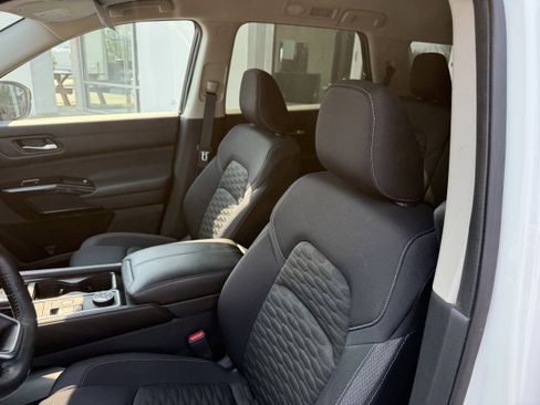 Used 2022 Nissan Pathfinder SV image 12