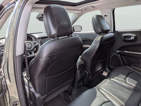 Used 2018 Jeep Compass Limited w/ Navigation Group AWD/4WD image 17