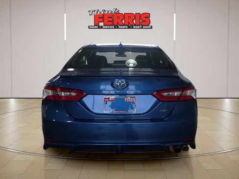 Used 2020 Toyota Camry SE FWD image 4