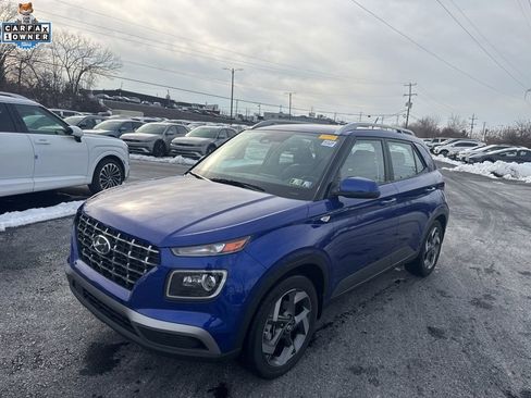 Used 2023 Hyundai Venue Limited image 3