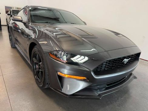 Used 2018 Ford Mustang Coupe RWD image 4