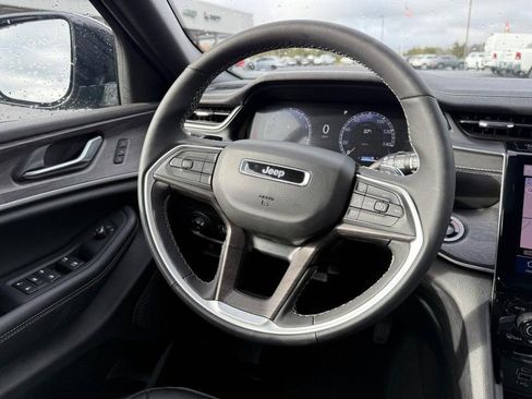 New 2025 Jeep Grand Cherokee Limited w/ Black Appearance Package image 8