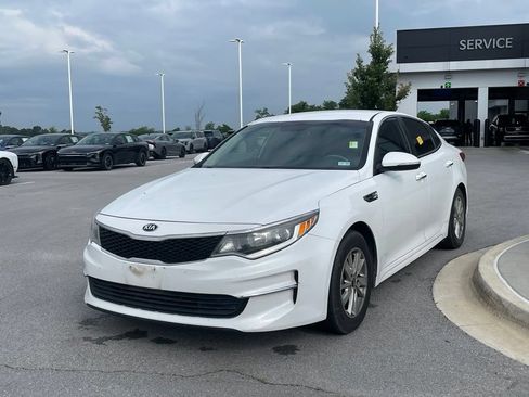 Used 2016 Kia Optima LX w/ LX Convenience Package FWD image 3