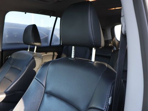Used 2018 Honda Pilot Touring image 9