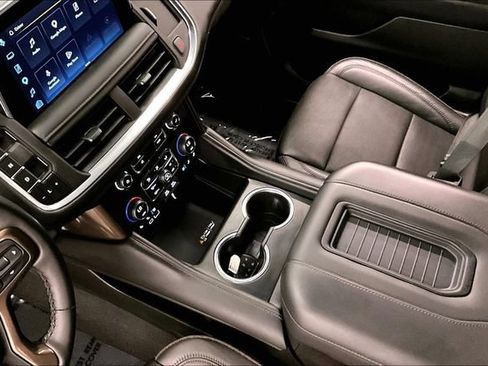 Used 2024 Chevrolet Tahoe High Country AWD/4WD image 17
