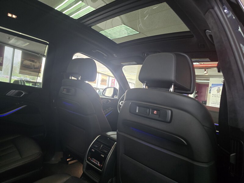 Used 2020 BMW X7 M50i w/ Executive Package AWD/4WD image 19