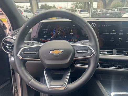 Used 2025 Chevrolet Equinox LT AWD/4WD image 22