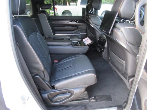 Used 2025 Jeep Grand Wagoneer Series III w/ Rear Seat Video Group 1 AWD/4WD image 12