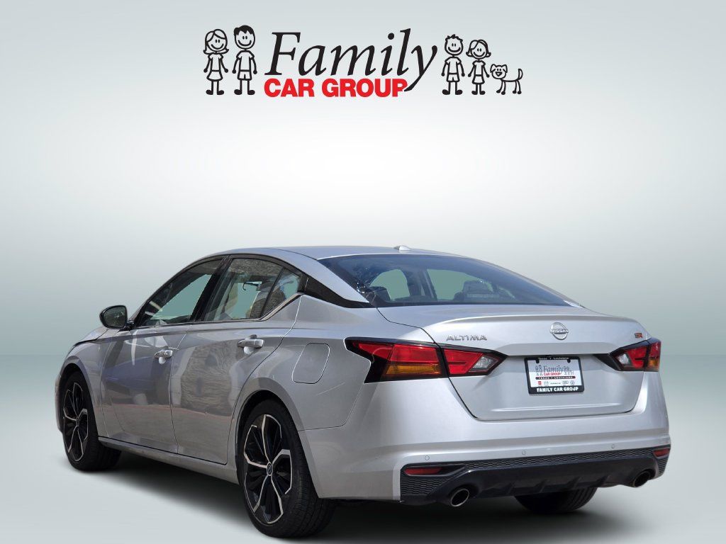 Used 2024 Nissan Altima 2.5 SR FWD image 3