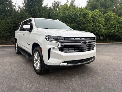 Used 2024 Chevrolet Suburban Premier w/ Premium Package AWD/4WD image 11