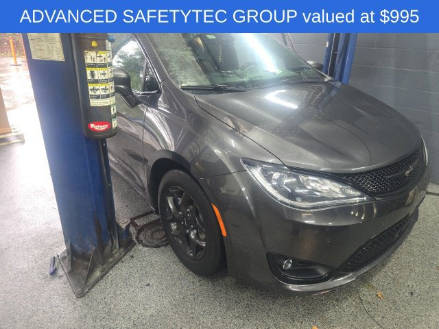 Used 2018 Chrysler Pacifica Limited w/ Advanced Safetytec Group FWD image 3