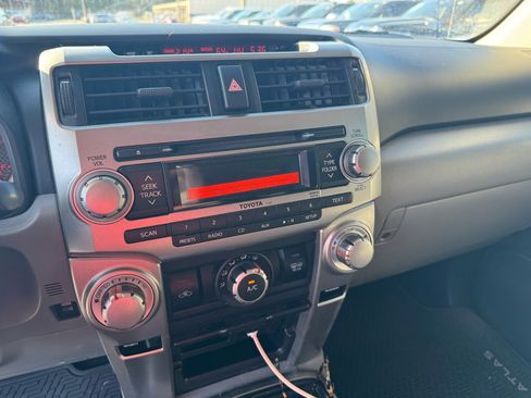 Used 2013 Toyota 4Runner Limited image 13