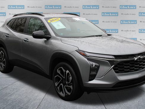 Used 2025 Chevrolet Trax RS w/ Sunroof Package image 3