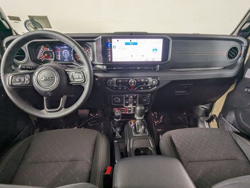 Used 2026 Jeep Gladiator Mojave AWD/4WD image 17