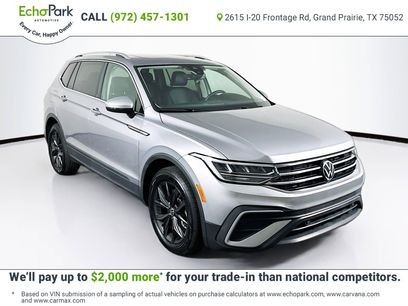 Used 2024 Volkswagen Tiguan SE w/ Panoramic Sunroof Package
