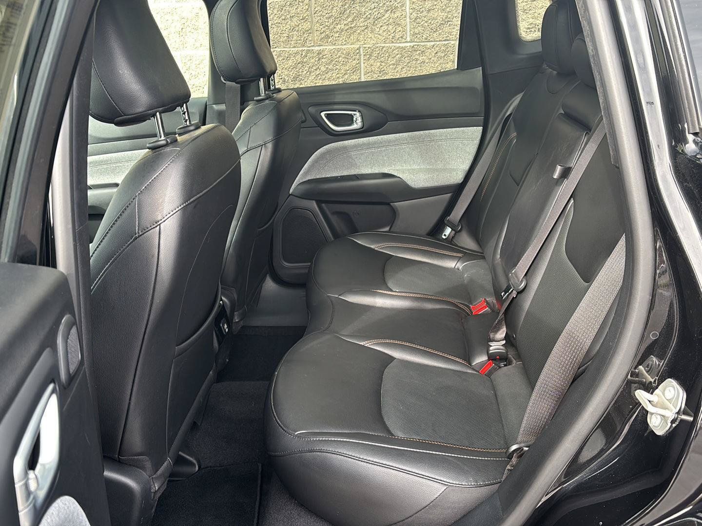 Used 2023 Jeep Compass Latitude w/ Sun and Sound Group AWD/4WD image 28