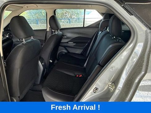 Used 2023 Nissan Kicks SV FWD image 3