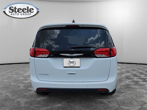 New 2025 Chrysler Voyager LX image 4