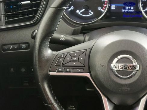 Used 2020 Nissan Rogue SV image 29