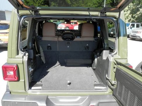 Used 2023 Jeep Wrangler Unlimited Sahara w/ LED Lighting Group AWD/4WD image 38