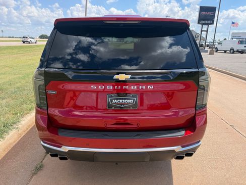 Used 2025 Chevrolet Suburban High Country AWD/4WD image 4