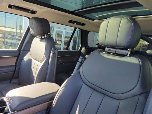 New 2026 Land Rover Range Rover SE image 26