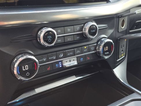 Used 2021 Ford F150 Lariat w/ Trailer Tow Package AWD/4WD image 24