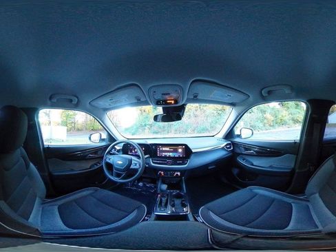 Used 2025 Chevrolet TrailBlazer LT image 38