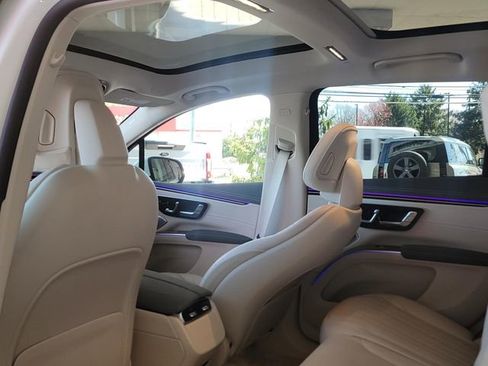 Used 2023 Mercedes-Benz EQS 450+ SUV image 11
