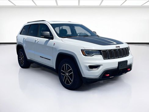 Used 2017 Jeep Grand Cherokee Trailhawk w/ Trailhawk Luxury Group AWD/4WD image 3