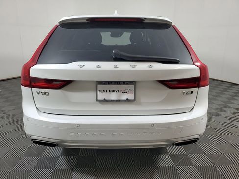 Used 2018 Volvo V90 T6 Cross Country w/ Convenience Package image 5