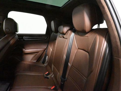 Used 2022 Porsche Cayenne GTS image 38