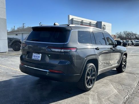 Used 2022 Jeep Grand Cherokee L Limited image 11