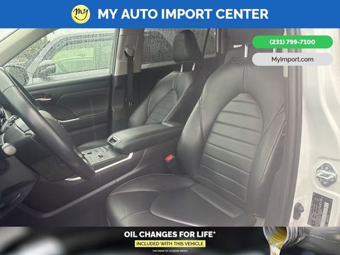 Used 2022 Toyota Highlander XLE image 7
