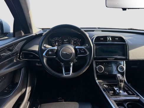 Used 2020 Jaguar XE S image 20