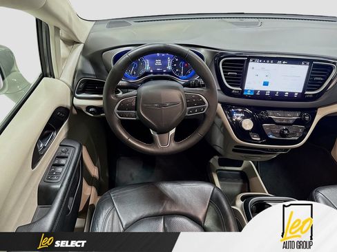 Used 2022 Chrysler Pacifica Touring-L FWD image 24