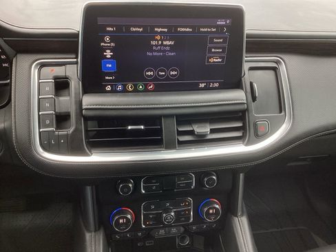 Used 2021 Chevrolet Tahoe Premier w/ Premium Package image 16