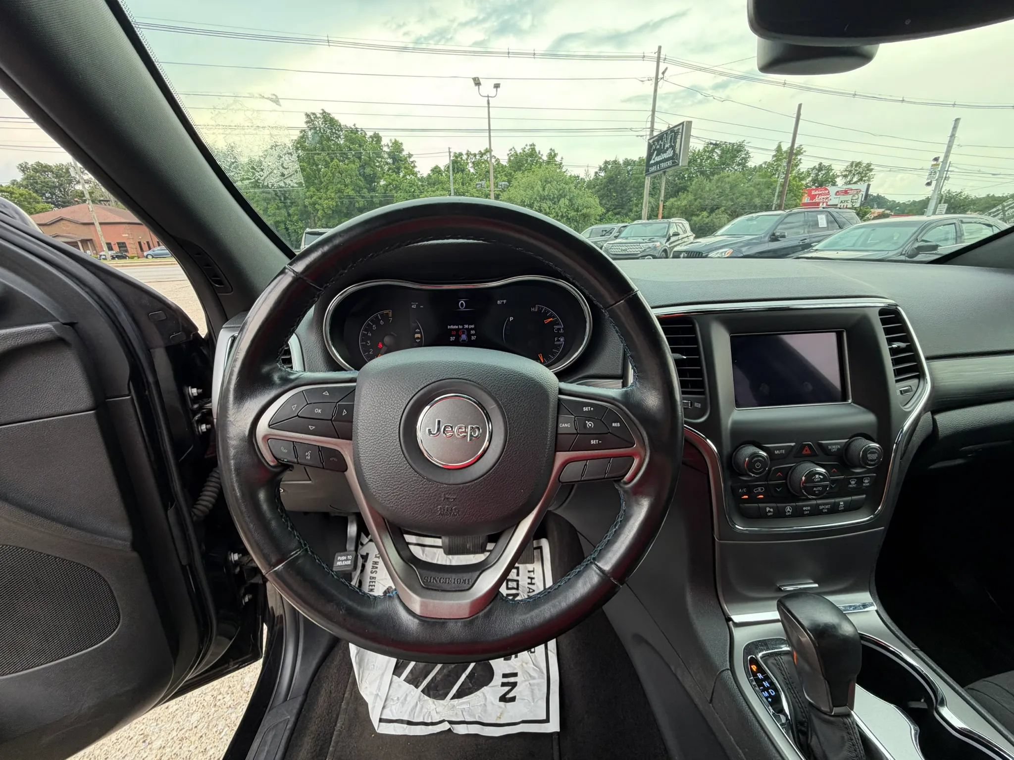 Used 2019 Jeep Grand Cherokee Laredo AWD/4WD image 21