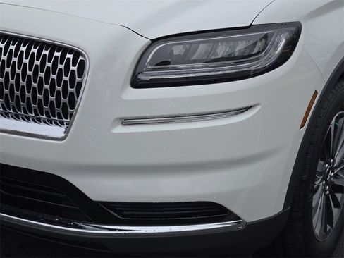 Used 2023 Lincoln Nautilus FWD w/ Premium Package image 10