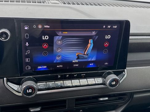 Used 2025 Chevrolet Colorado Trail Boss image 12