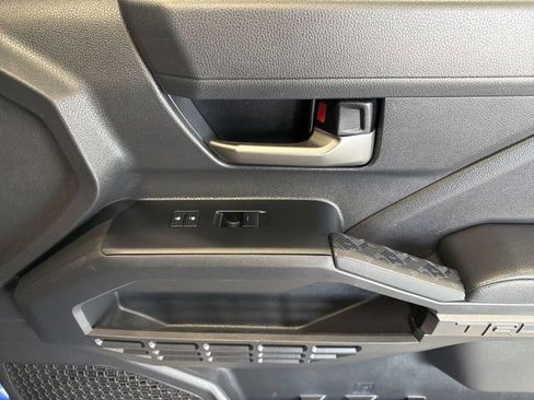Used 2024 Toyota Tacoma TRD Sport image 43
